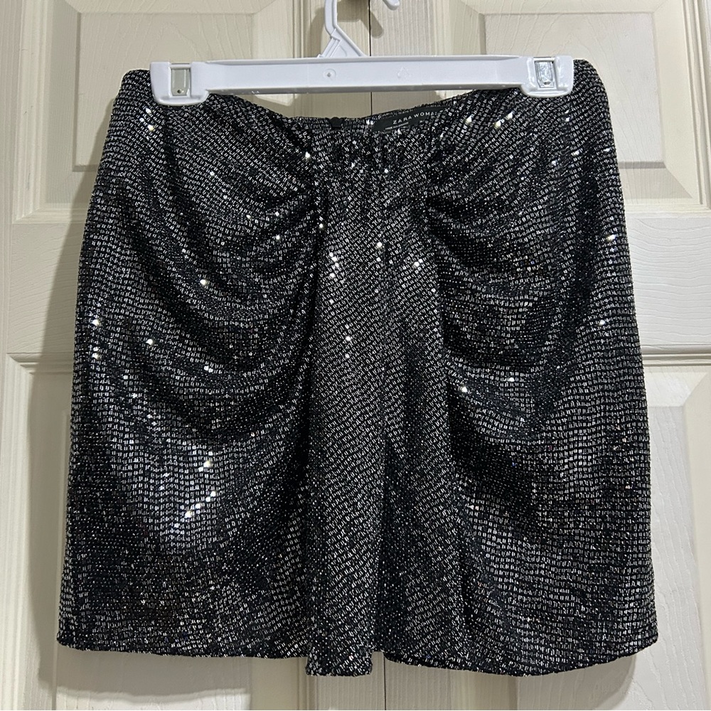 Zara mini Black/Silver metallic glitter skirt in Size Medium